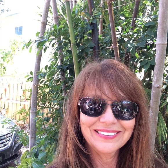 Meet your Posher, Connie - Picture 2 of 3